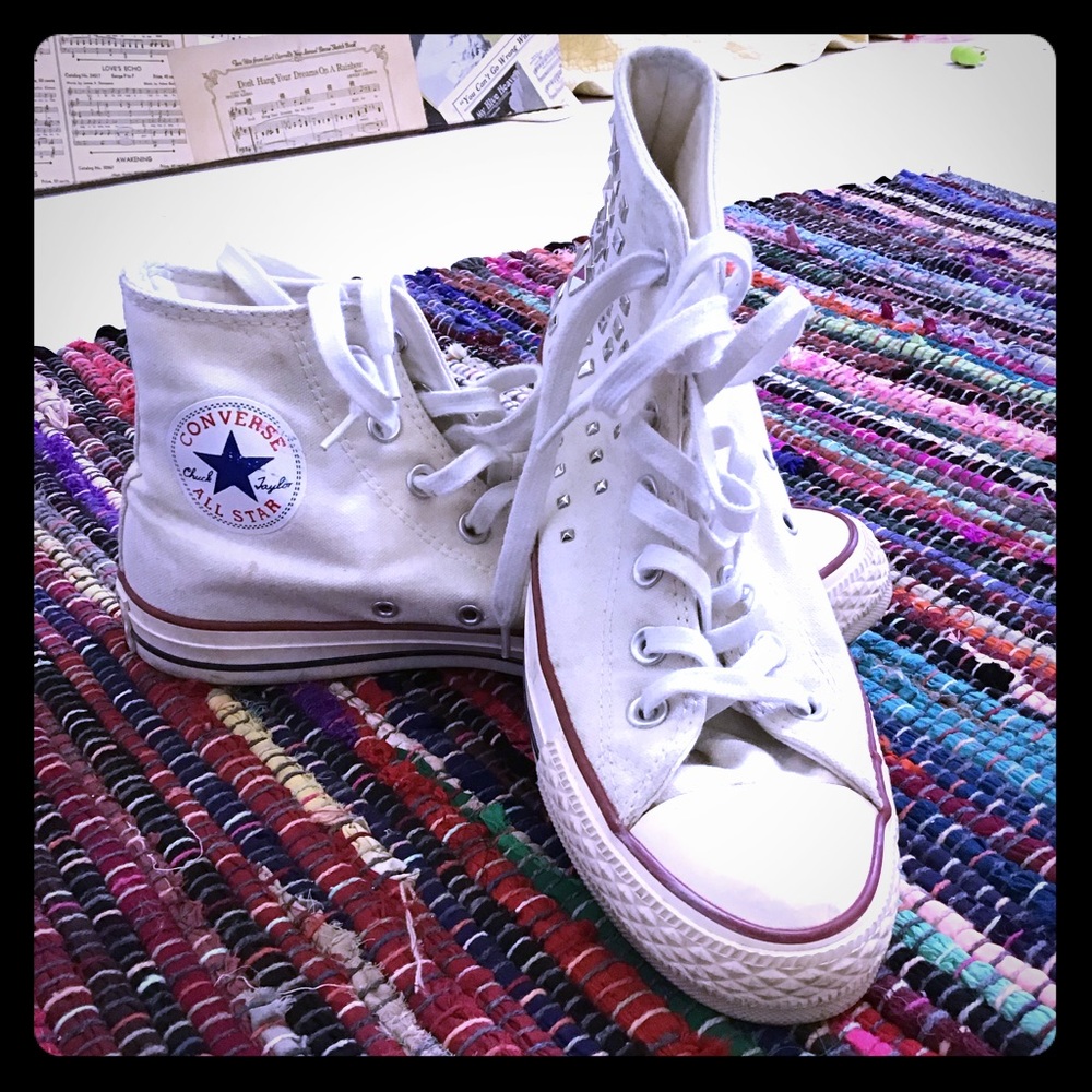 Men 6/wmn 8 Converse hi-tops with metal studs